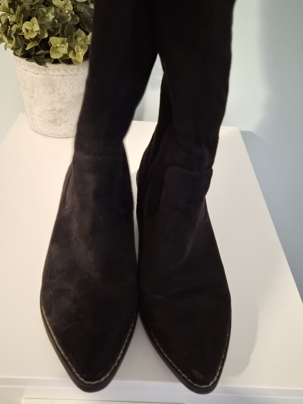 Knee-High Suede Boots - Picture 3 of 6